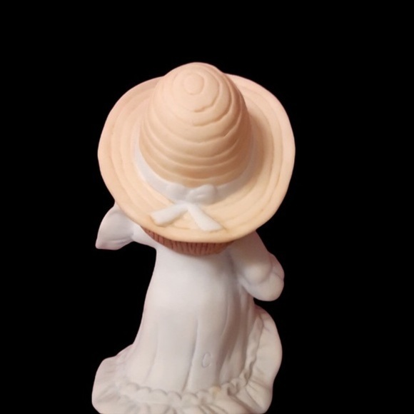 Vintage Country Girl Figurine - Picture 4 of 5